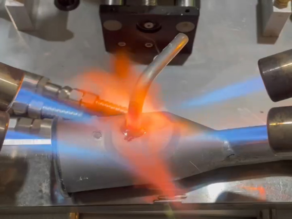 祥控火焰钎焊机油嘴焊接