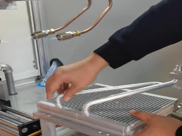 火焰钎焊机焊接蒸发器