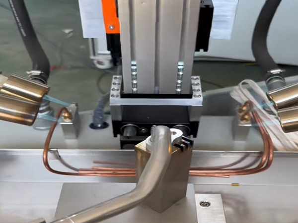 火焰钎焊机焊接圆管法兰